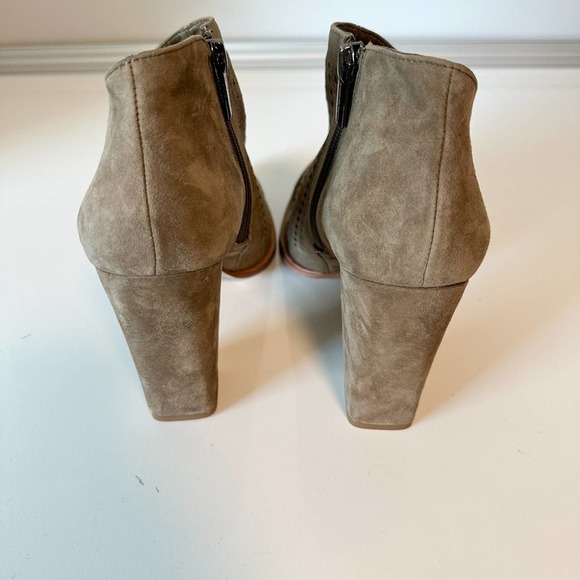 Vince Camuto Suede Laser Cut Perforated Block Heel Bootie Size 9 - Picture 7 of 10